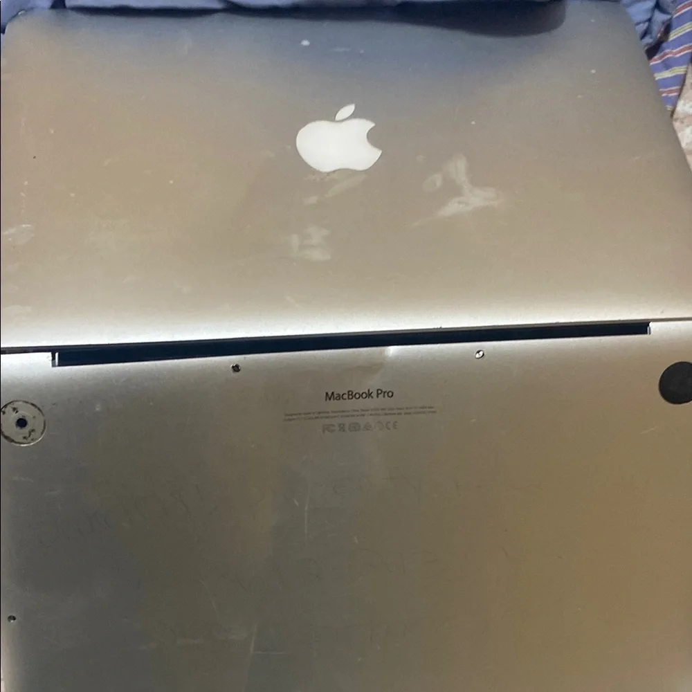 Apple Silver Macbook pro